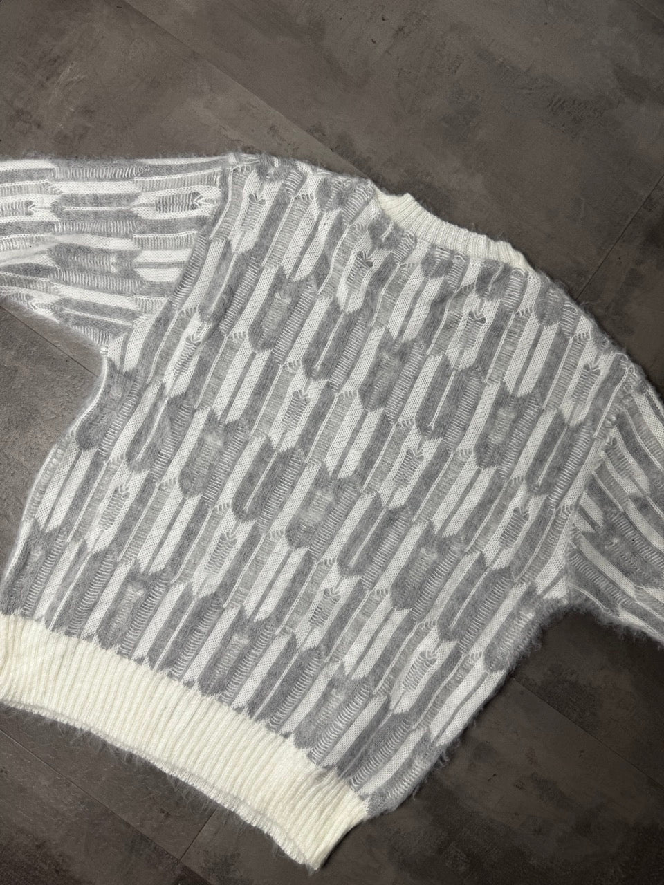 Maglione grigio chiaro a righe con effetto spazzolato 816 anni