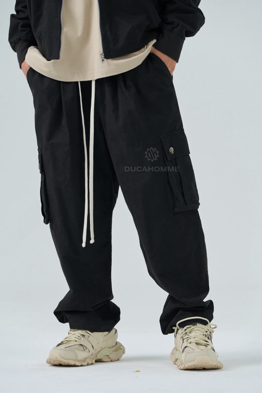 Pantalone cargo nero con tasconi laterali - OVERSIZE