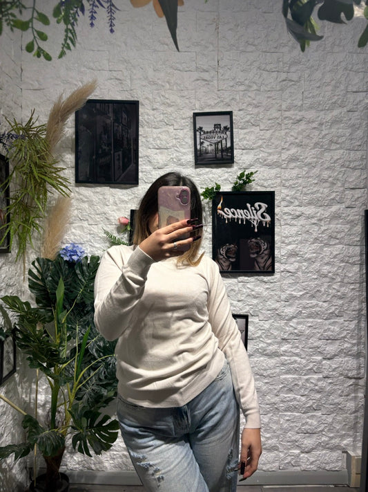 Maglioncino in maglia morbida a tinta unita con girocollo