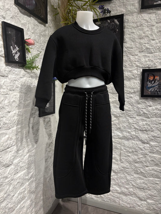 Completo nero con felpa cropped e pantalone ampio - FELPATO 4-14 anni