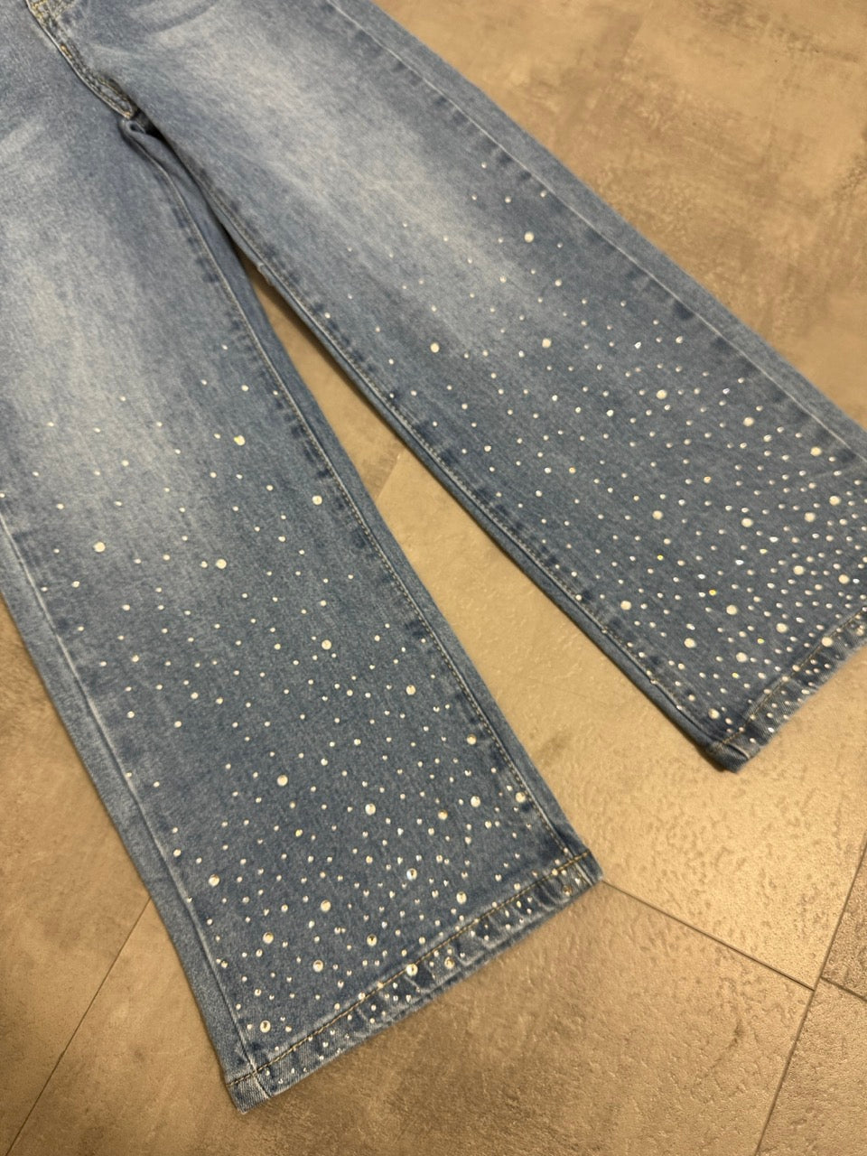 Jeans blu slavato a palazzo con brillantini 8-16 anni