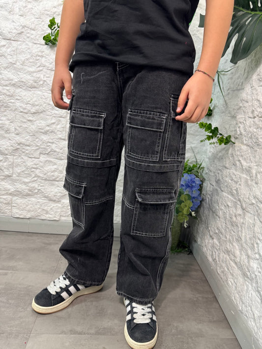 Jeans cargo nero in denim con tasconi e cuciture a contrasto 10-16 anni