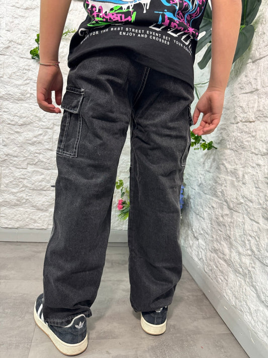 Jeans cargo nero in denim con tasconi e cuciture a contrasto 10-16 anni