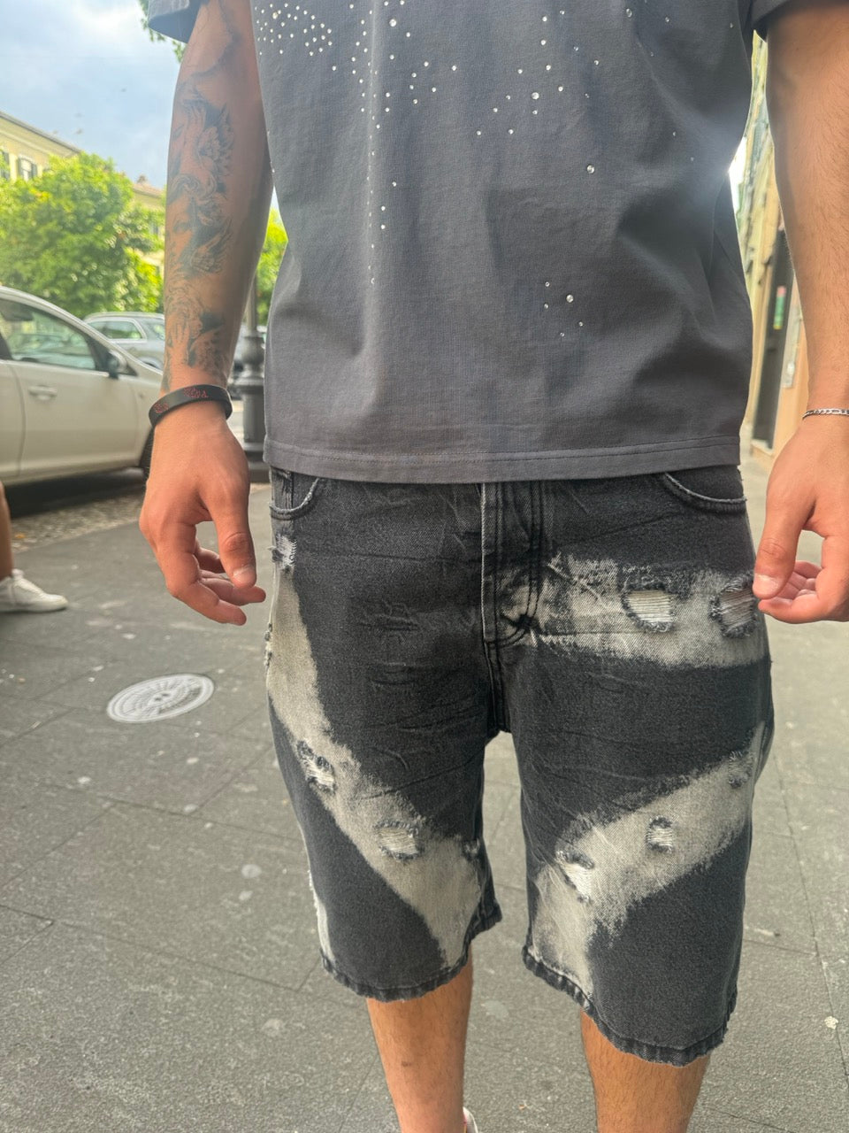 Bermuda in jeans grigio scuro con effetto slavato