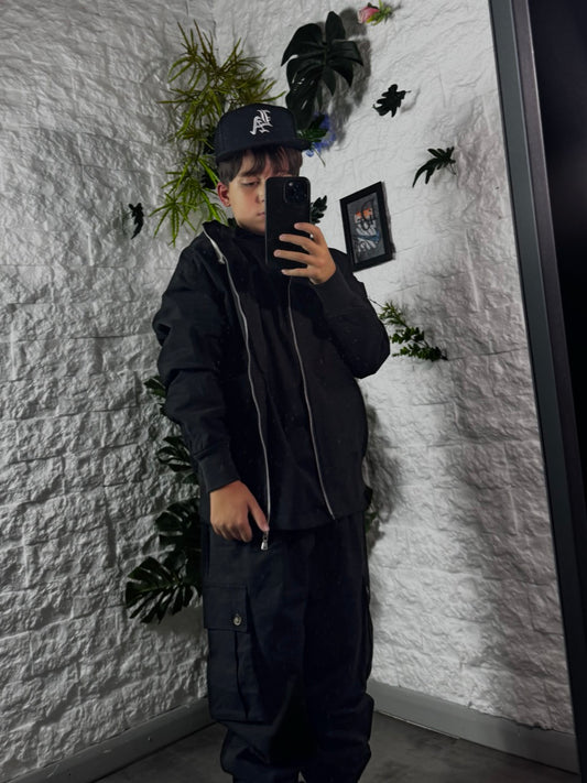 Completo nero con giacca zip e pantalone cargo baggy 10-16 anni