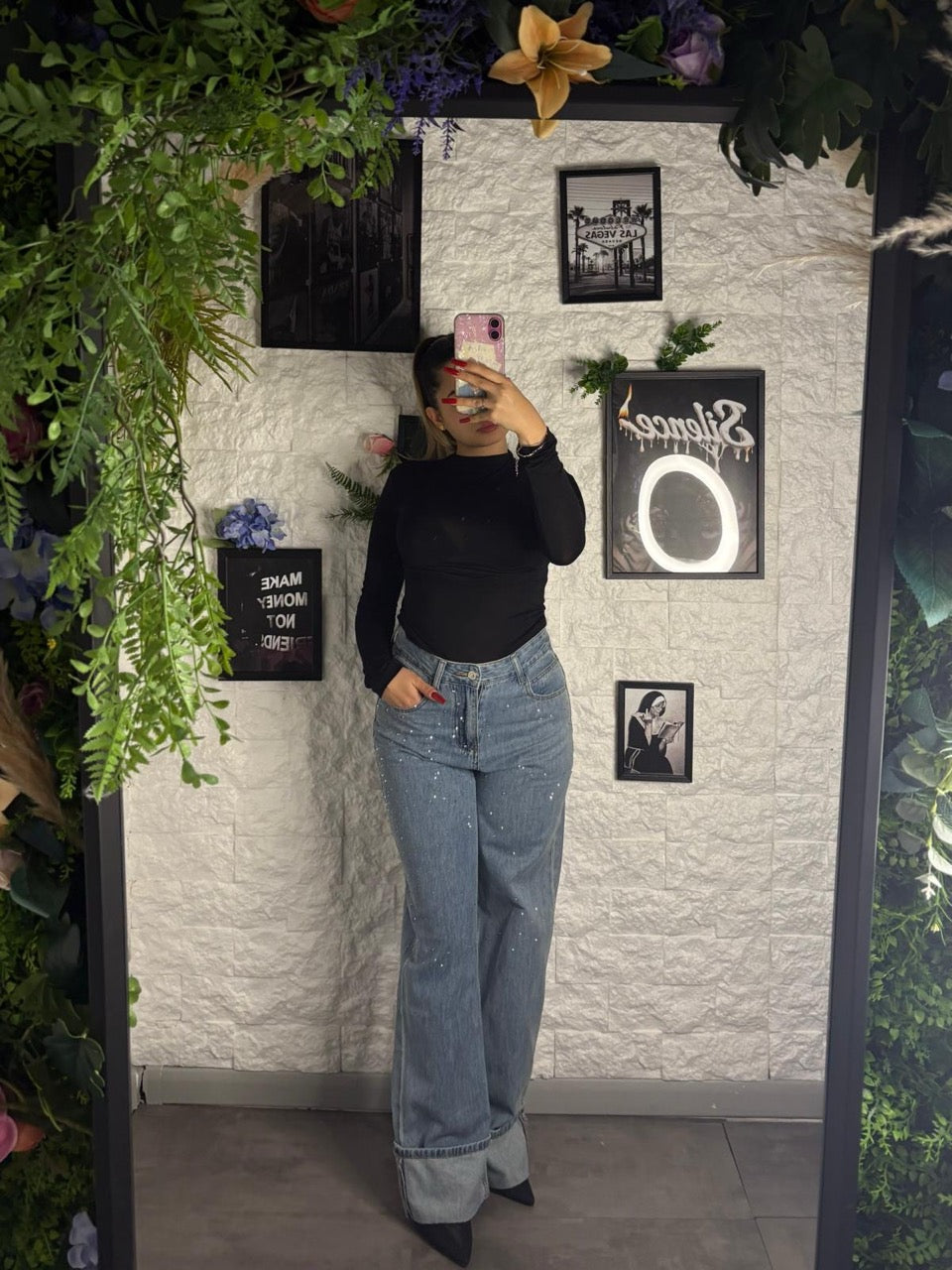 Jeans wide leg blu chiaro slavato con risvolto e strass brillantinati