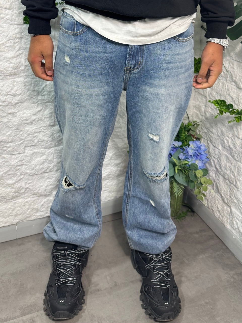Jeans baggy denim con strappi