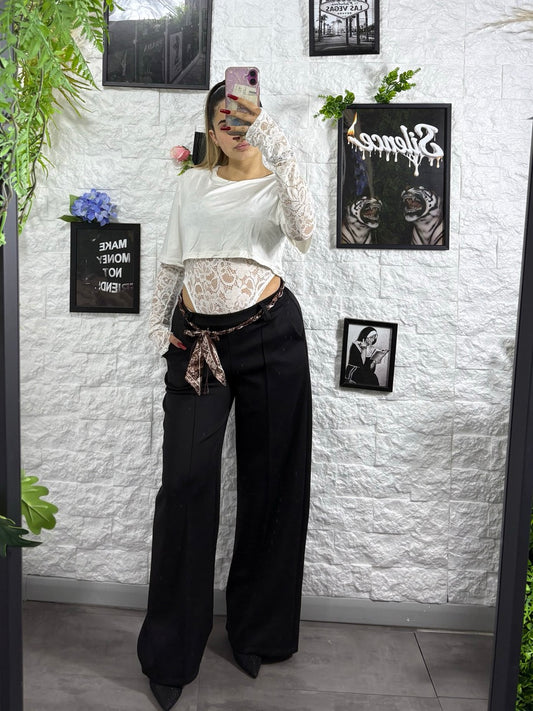 Pantalone a palazzo in tuta con cintura bandana in vita