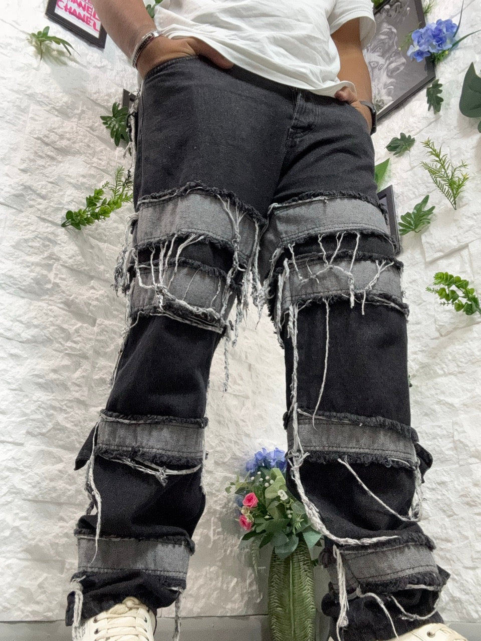 Jeans baggy neri con bande grigie sfilacciate