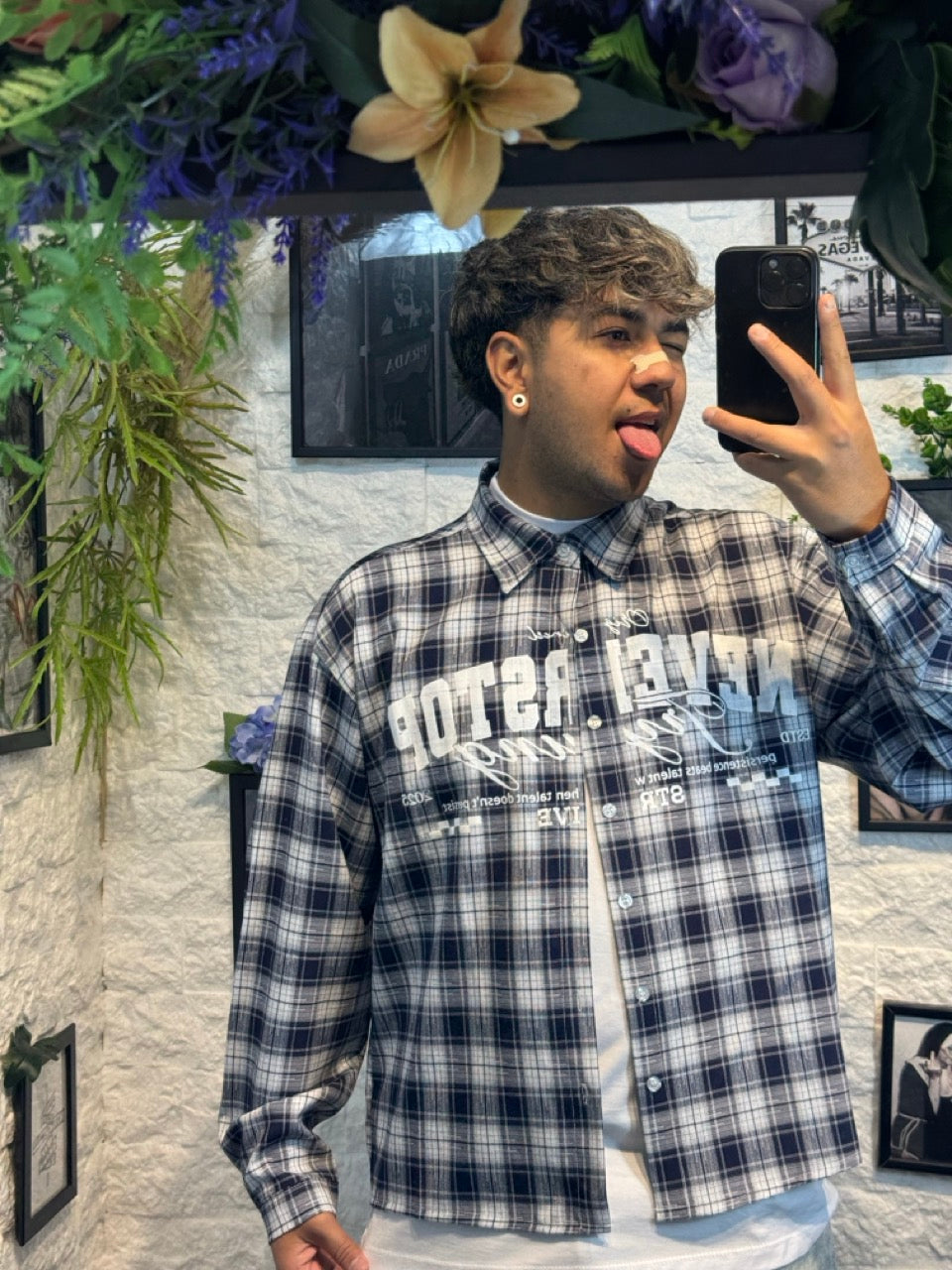 Camicia cropped a quadri blu con stampa "NEVERSTOP" - OVERSIZE