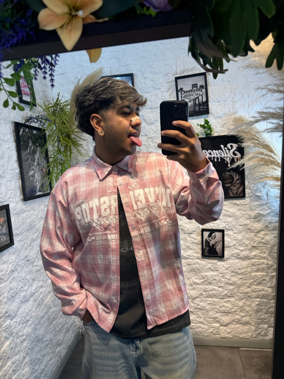 Camicia cropped a quadri rosa con stampa "NEVERSTOP" - OVERSIZE