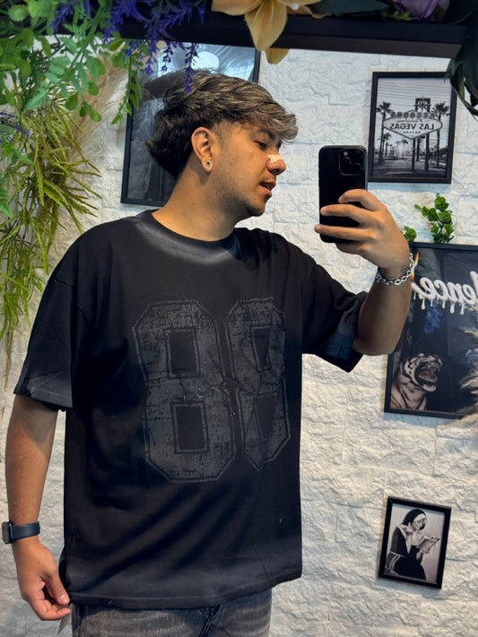 T-shirt nera con stampa 88 e scritta in brillantini - OVERSIZE
