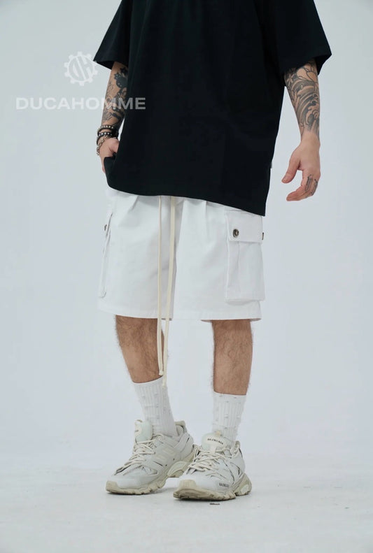 Jeans bermuda cargo bianco con tasche laterali e laccio lungo