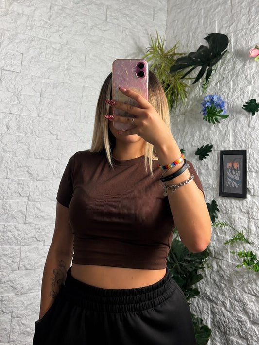 T-shirt crop-top a costine in tinta unita