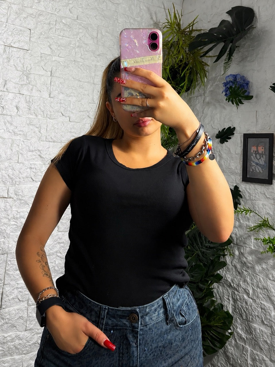 T-shirt aderente in tinta unita con manica corta