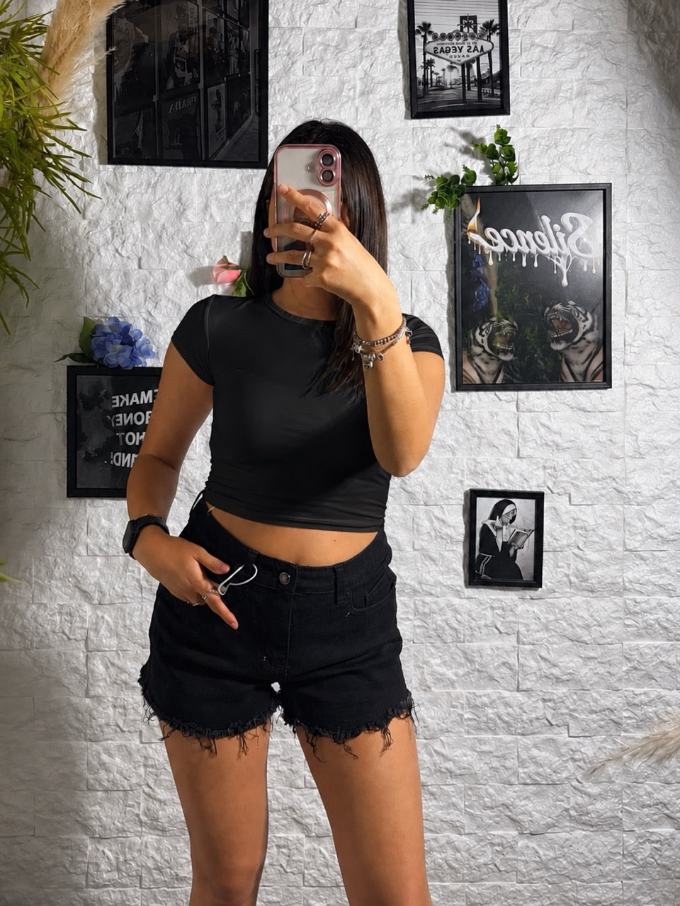 T-shirt crop aderente in tinta unita a manica corta