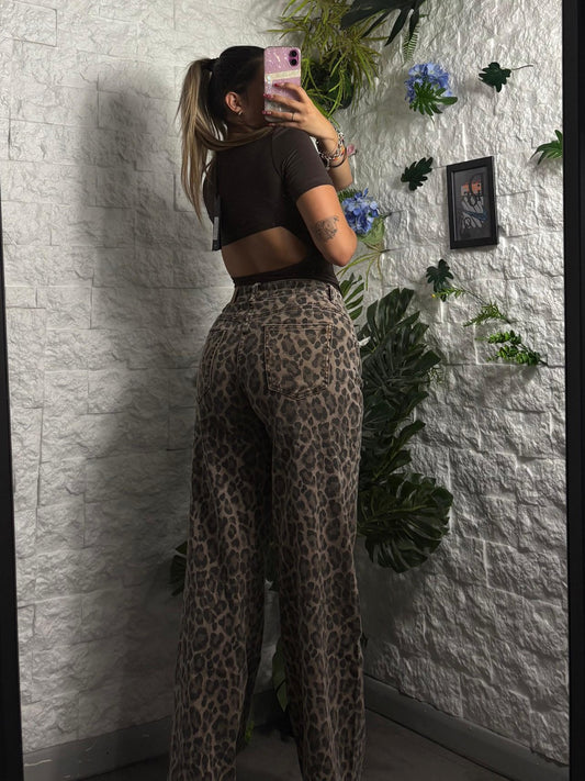 Jeans maculato in denim wide leg con gamba ampia