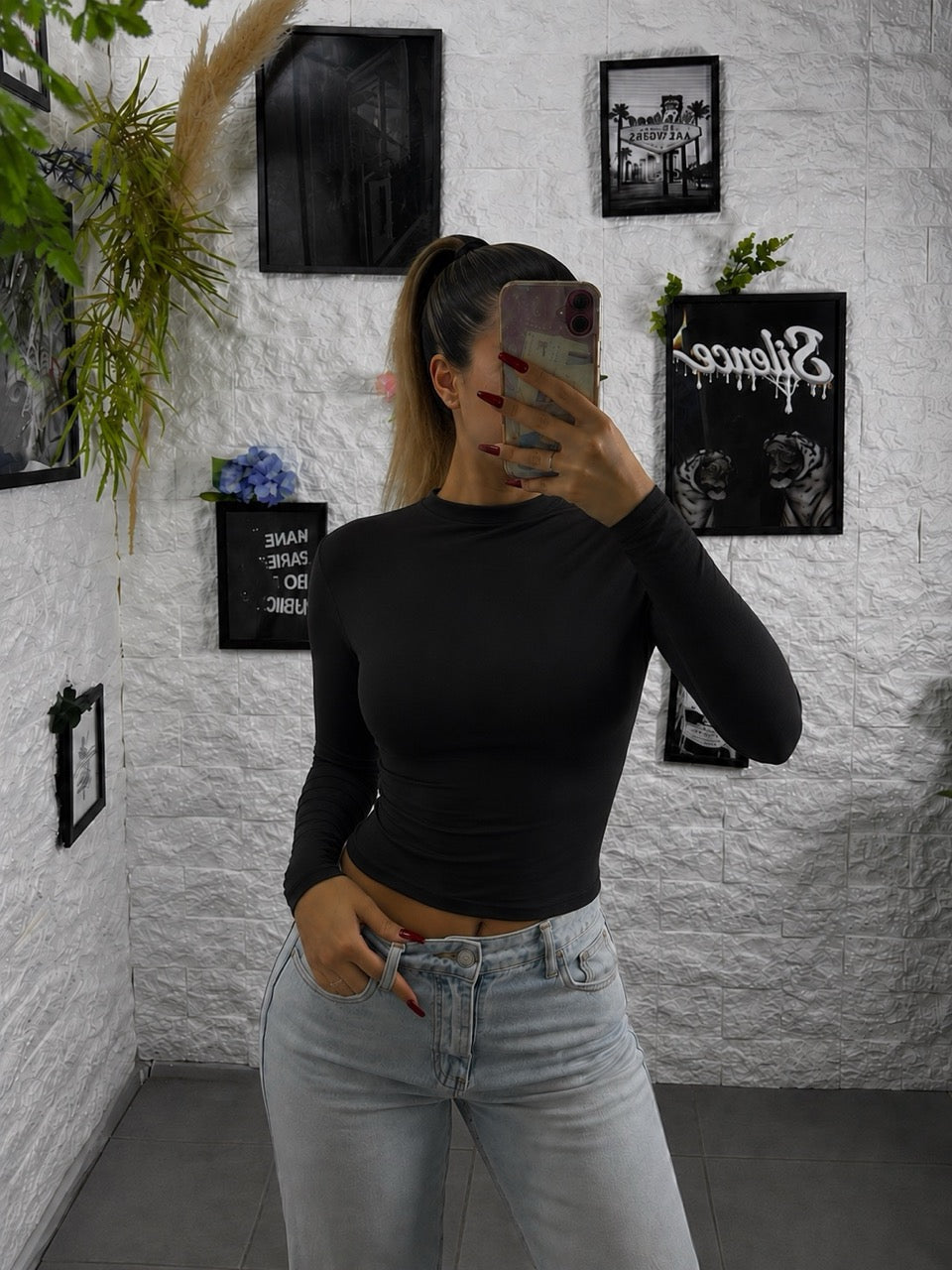 T-shirt tinta unita aderente con mezzo collo e manica a guanto