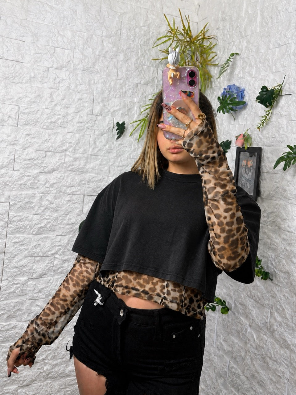 T-shirt crop in cotone con tulle leopardato e maniche lunghe