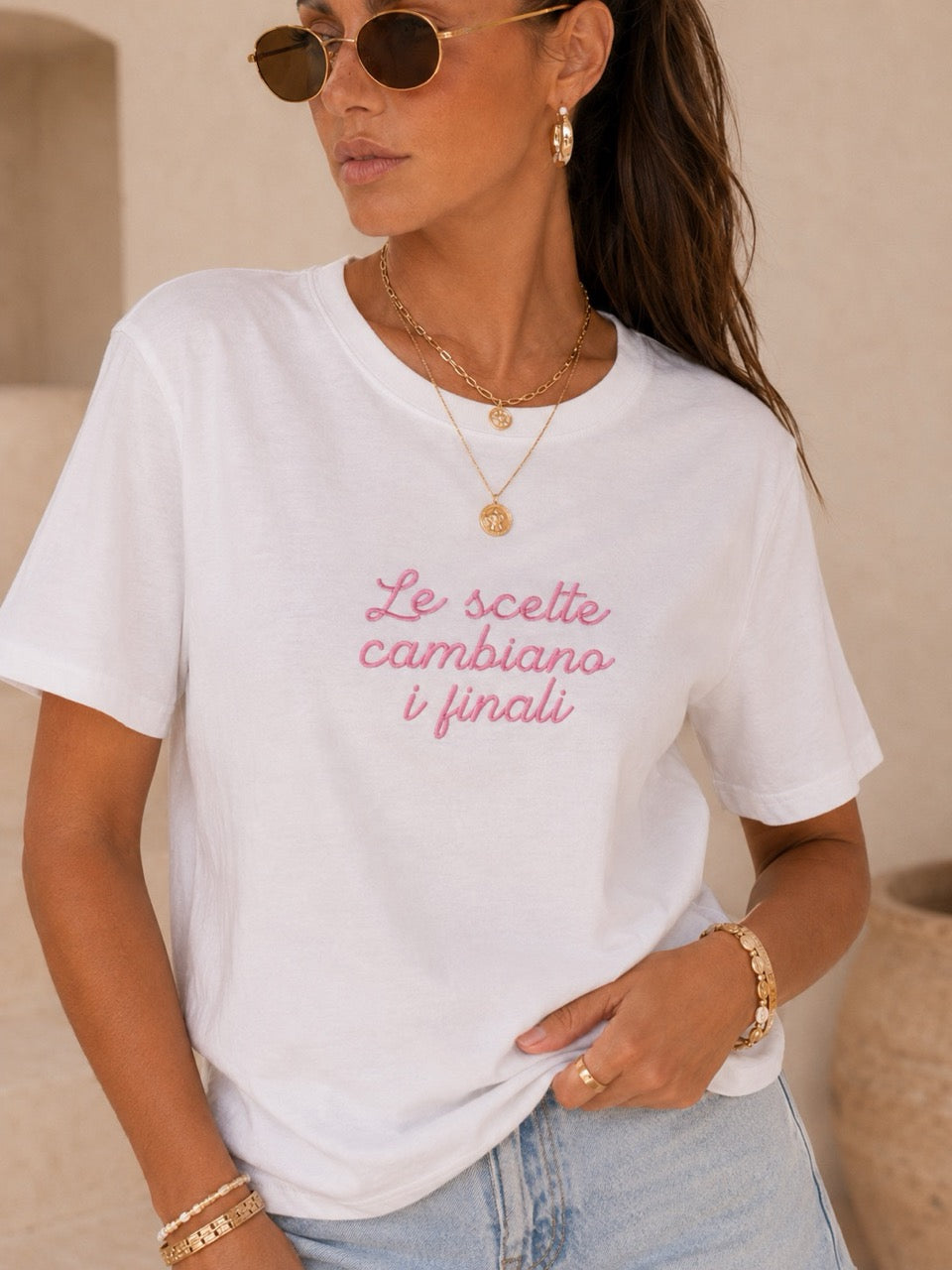 T-shirt bianca con ricamo Le scelte cambiano i finali