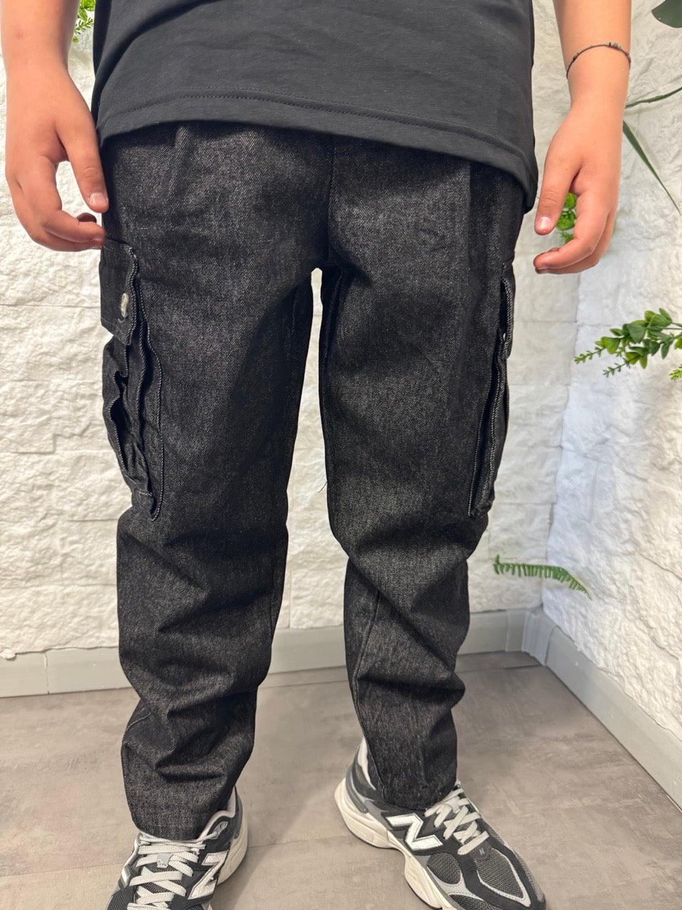 Pantalone cargo grigio scuro in denim con tasconi laterali 10-16 anni