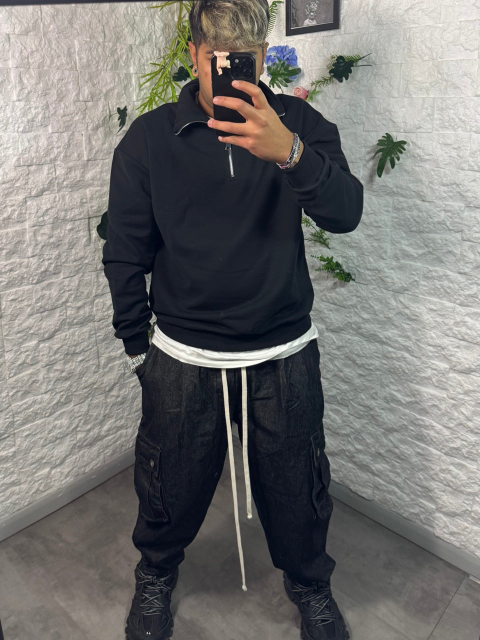 Pantalone cargo grigio scuro in denim con tasconi laterali