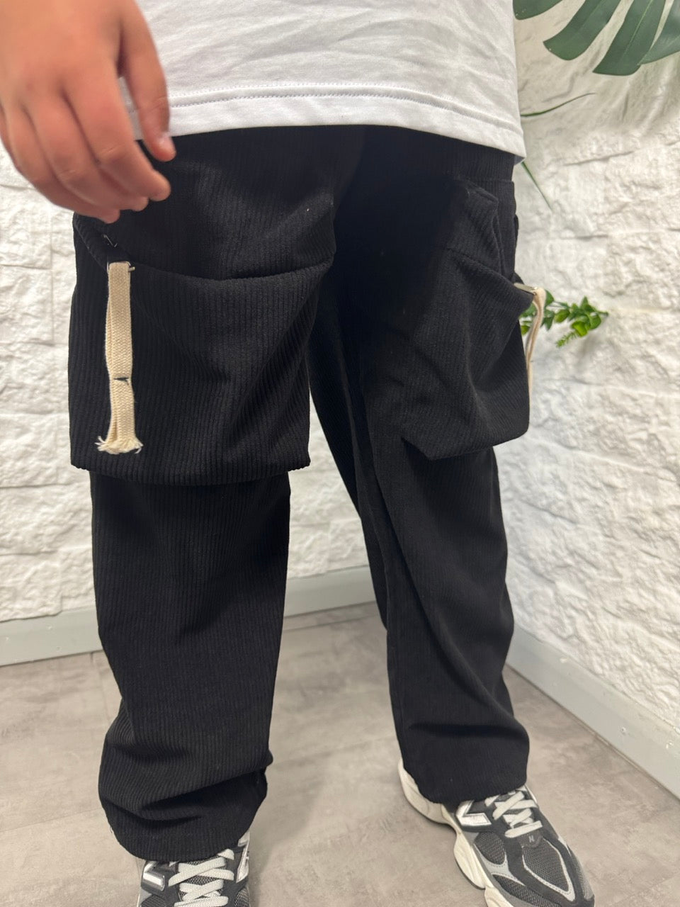 Pantalone cargo a costine nero con tasconi - GARZATO 10-16 anni