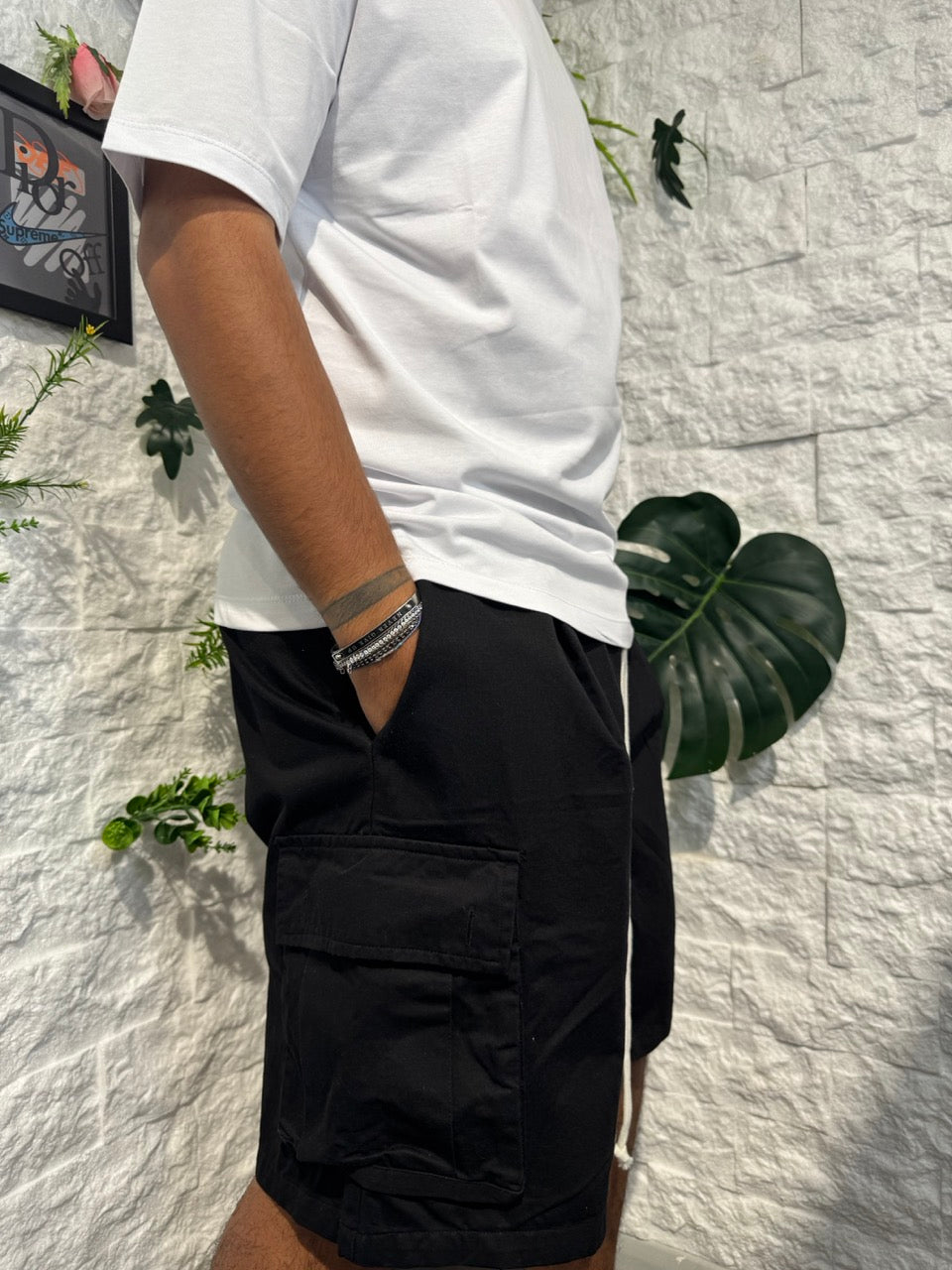 Pantaloncino nero cargo con tasconi laterali