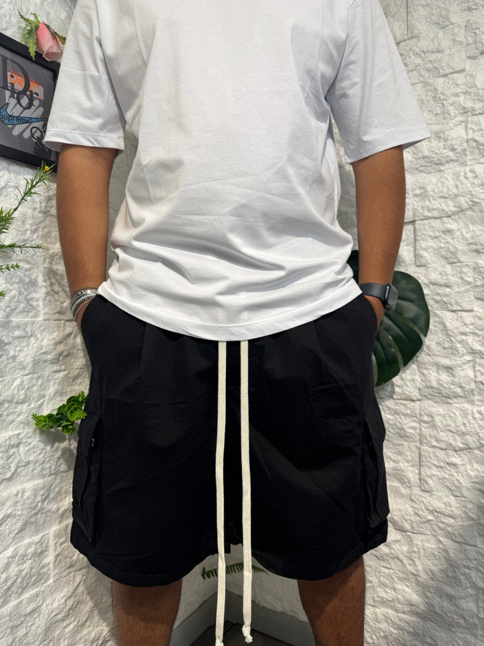 Pantaloncino nero cargo con tasconi laterali