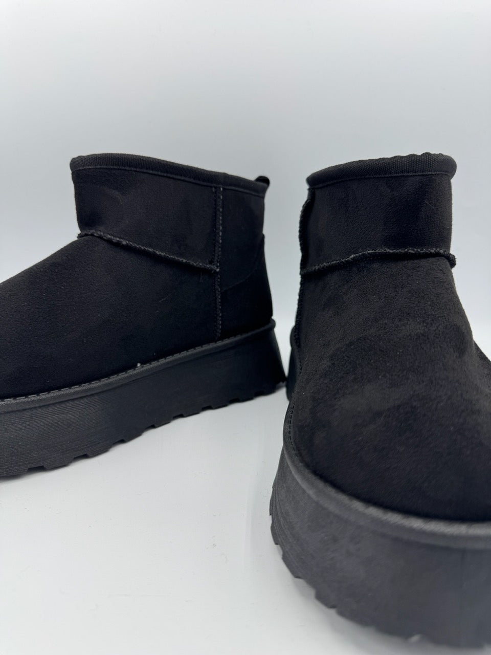 Stivaletto nero platform con caviglia bassa