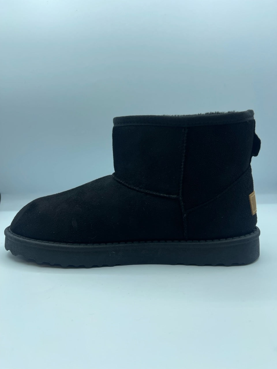 Stivaletto nero imbottito con caviglia bassa