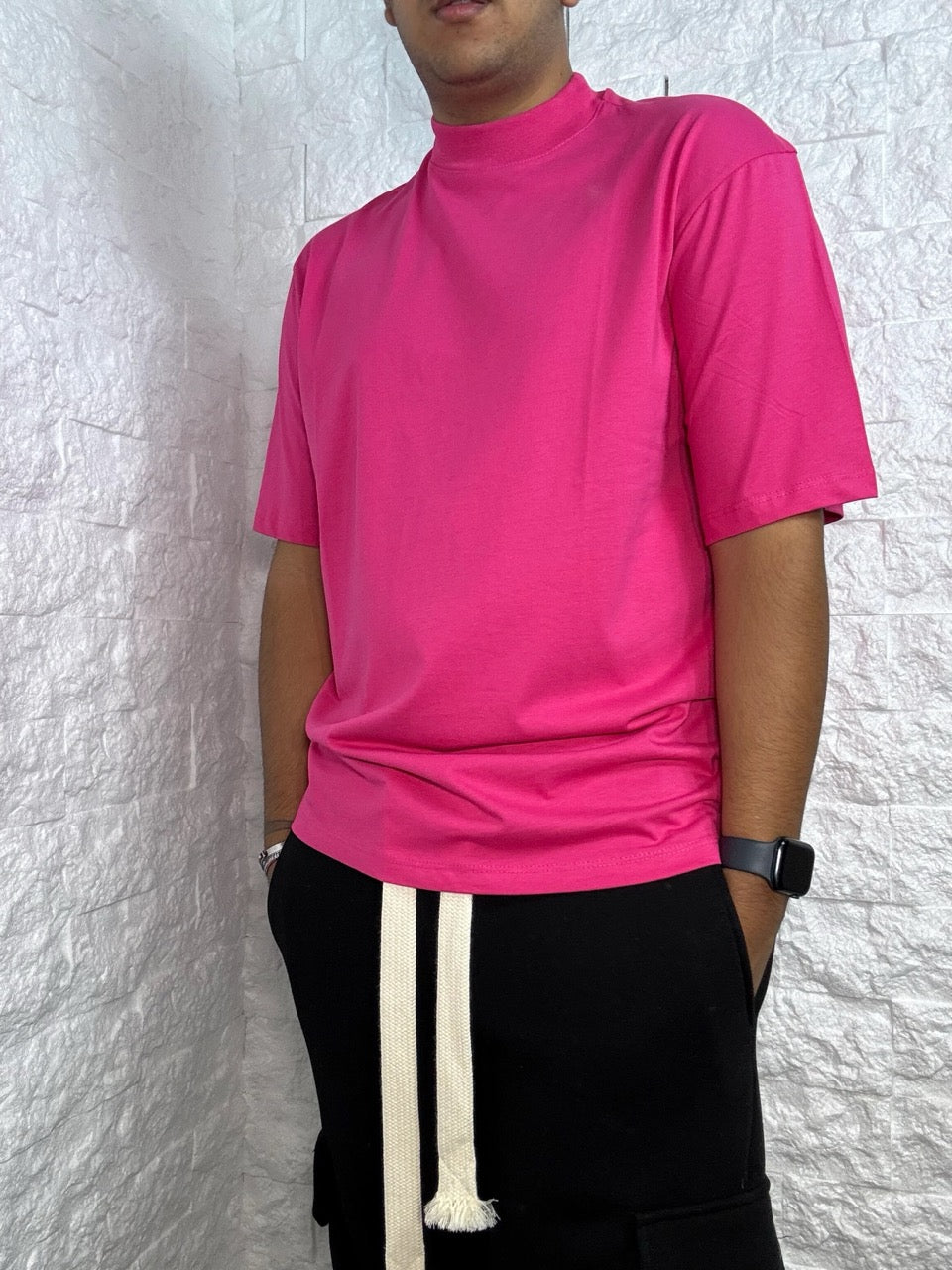 T-shirt fucsia in tinta unita con mezzo collo alto