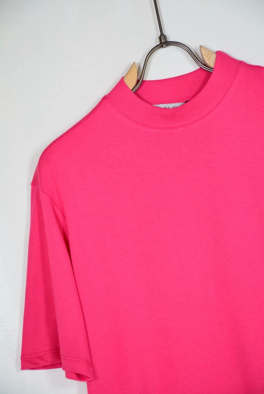 T-shirt fucsia in tinta unita con mezzo collo alto