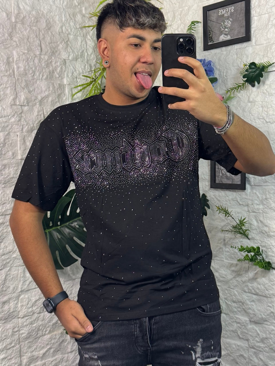 T-shirt nera brillantinata con scritta "COUTURE"