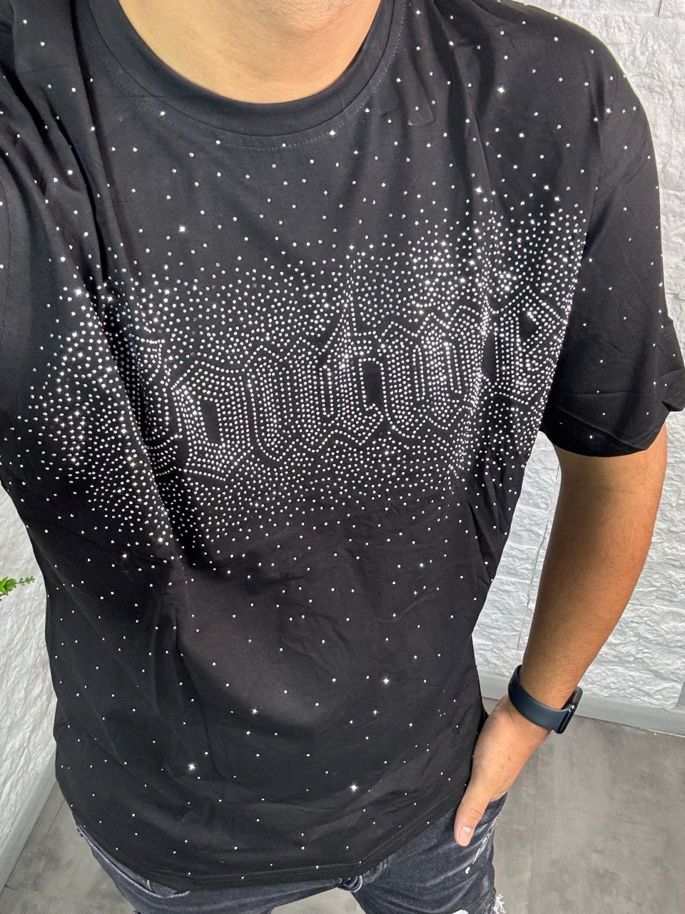 T-shirt nera brillantinata con scritta "COUTURE"
