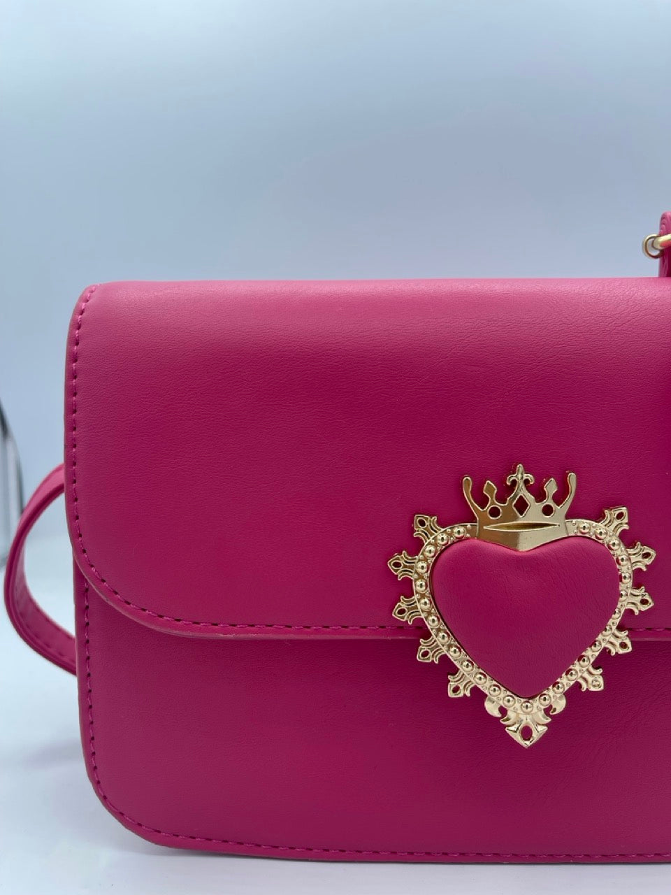 Borsa fucsia in ecopelle con cuore dorato