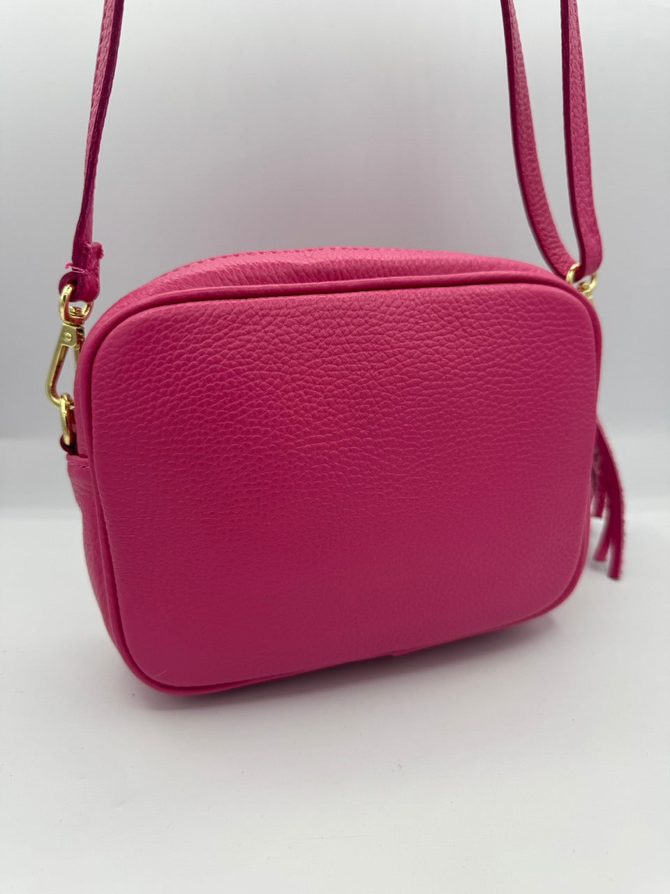 Borsa in ecopelle tinta unita con nappina laterale