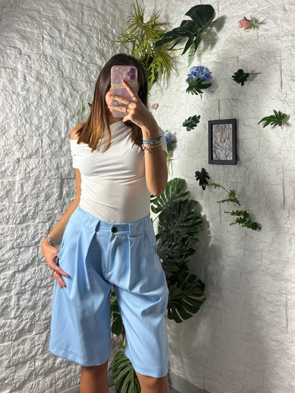 Bermuda elegante in tinta unita con pences