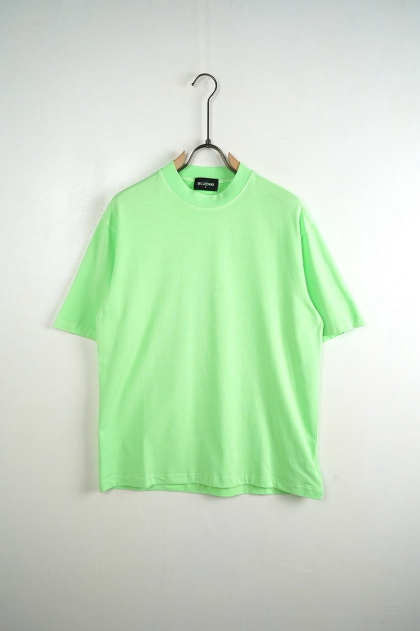T-shirt verde fluo in tinta unita con mezzo collo alto - OVERSIZE