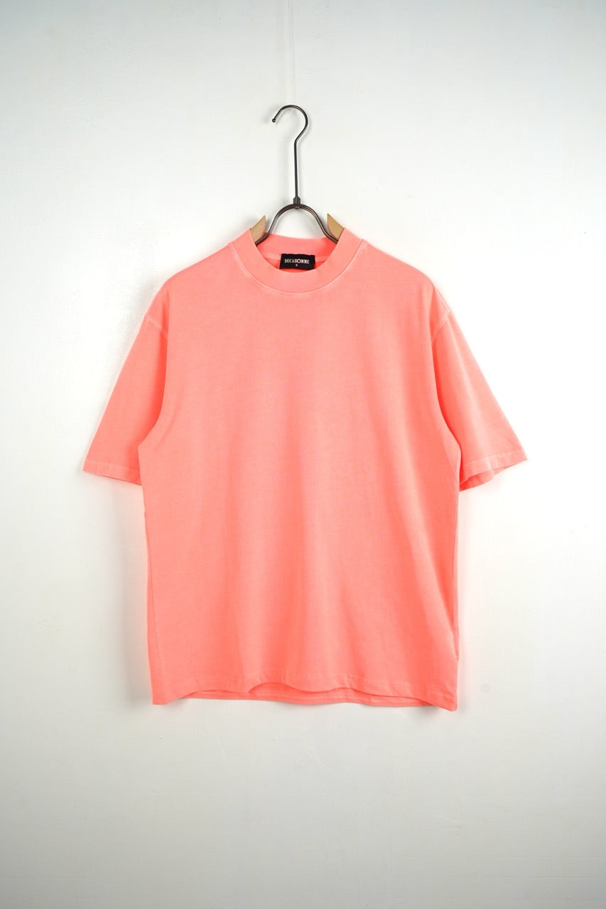 T-shirt corallo fluo in tinta unita con mezzo collo alto - OVERSIZE