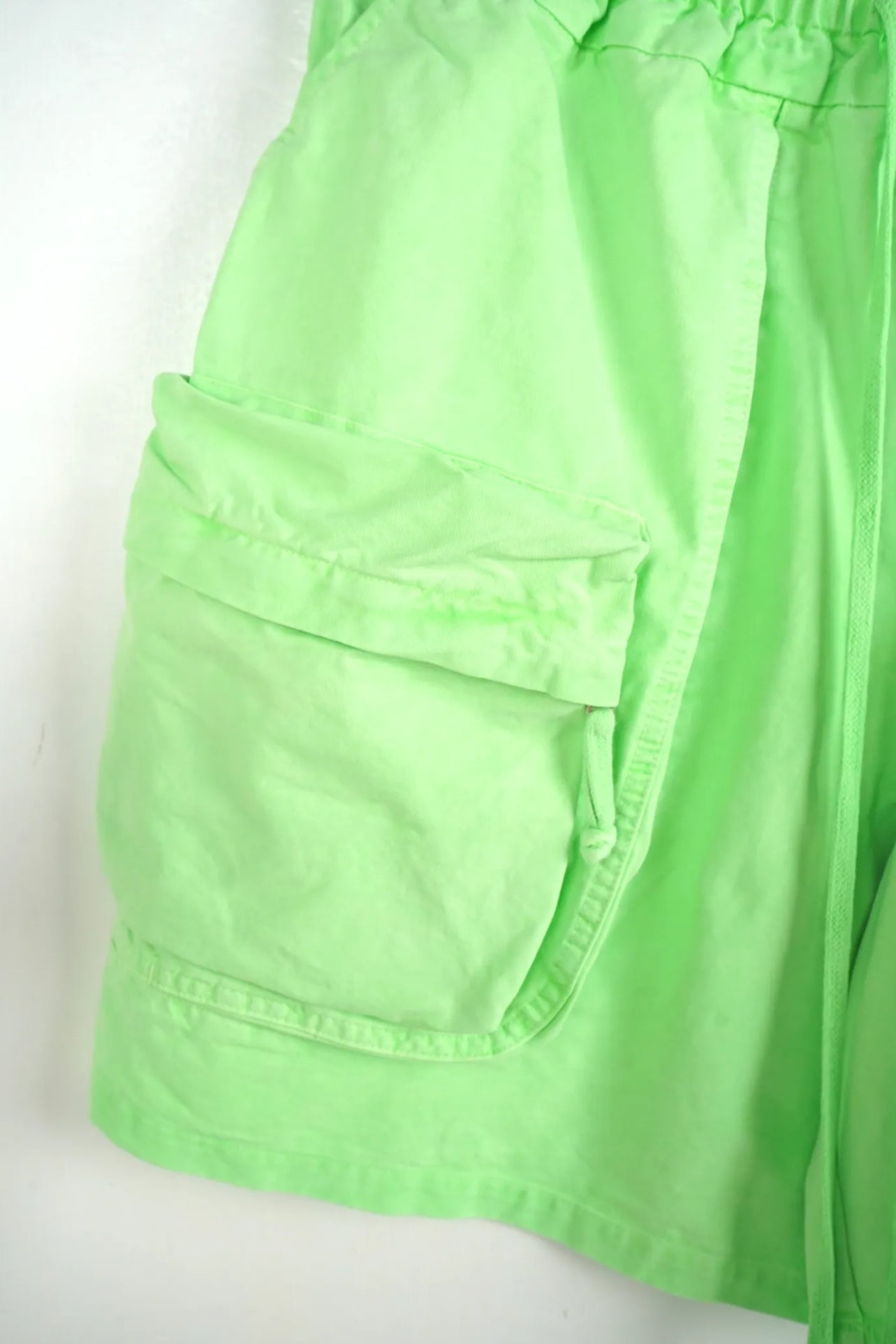 Pantaloncino cargo verde fluo con tasche frontali - OVERSIZE