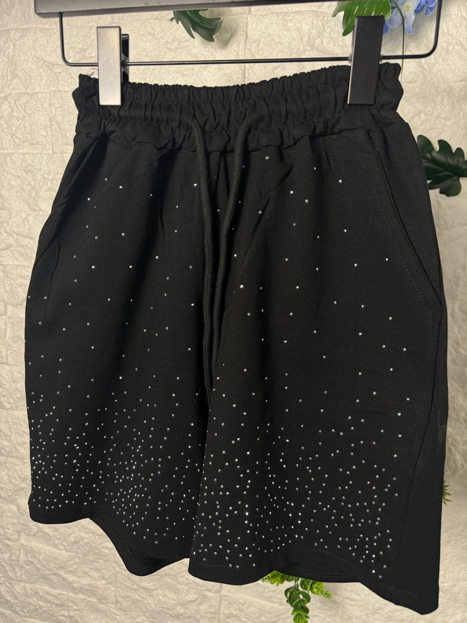 Pantaloncino nero in cotone con brillantini