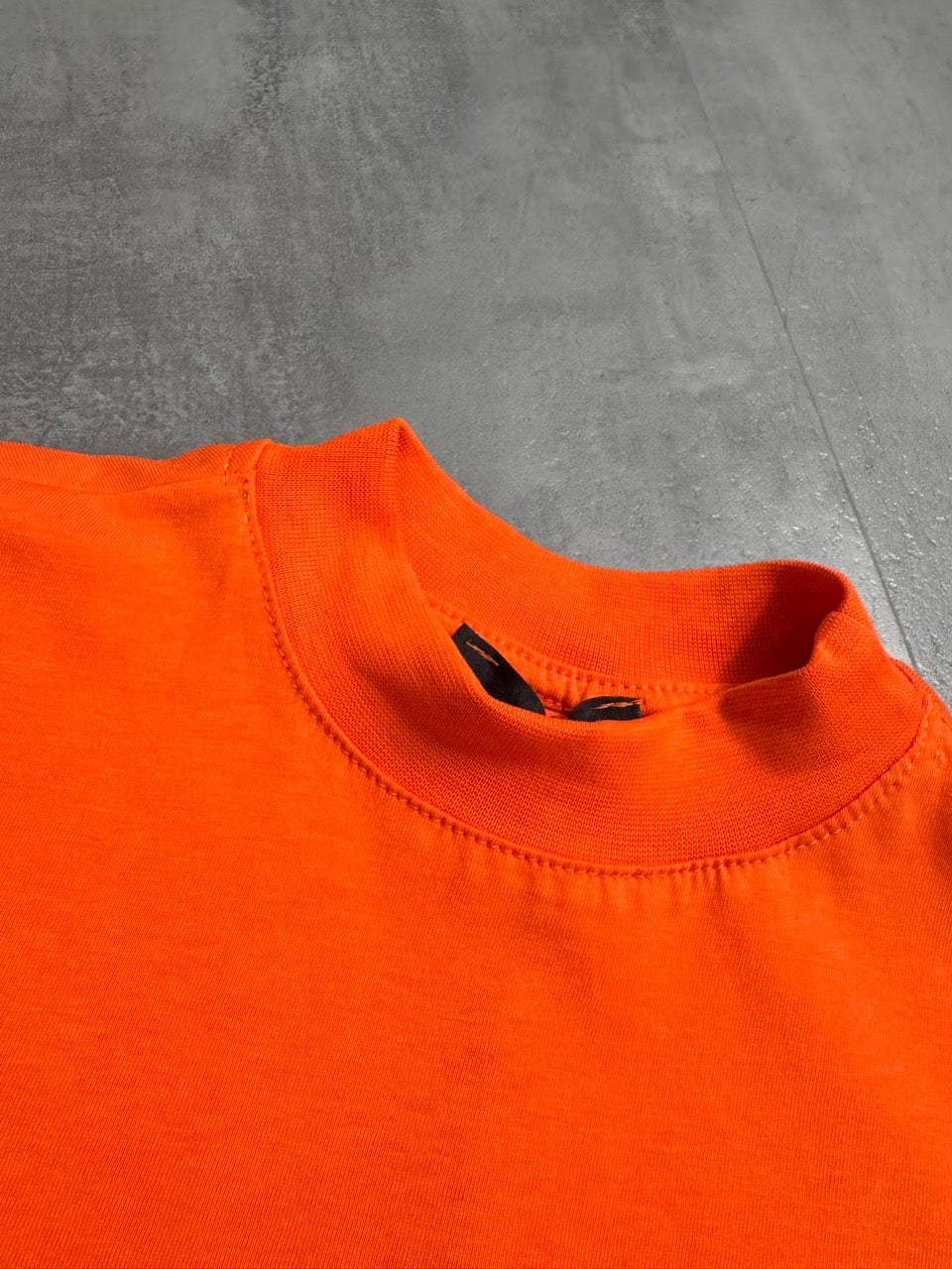 T-shirt arancione in tinta unita con mezzo collo alto 10-16 anni