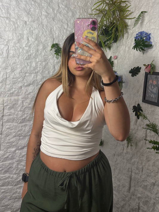 Top in tinta unita con scollo drappeggiato all’americana