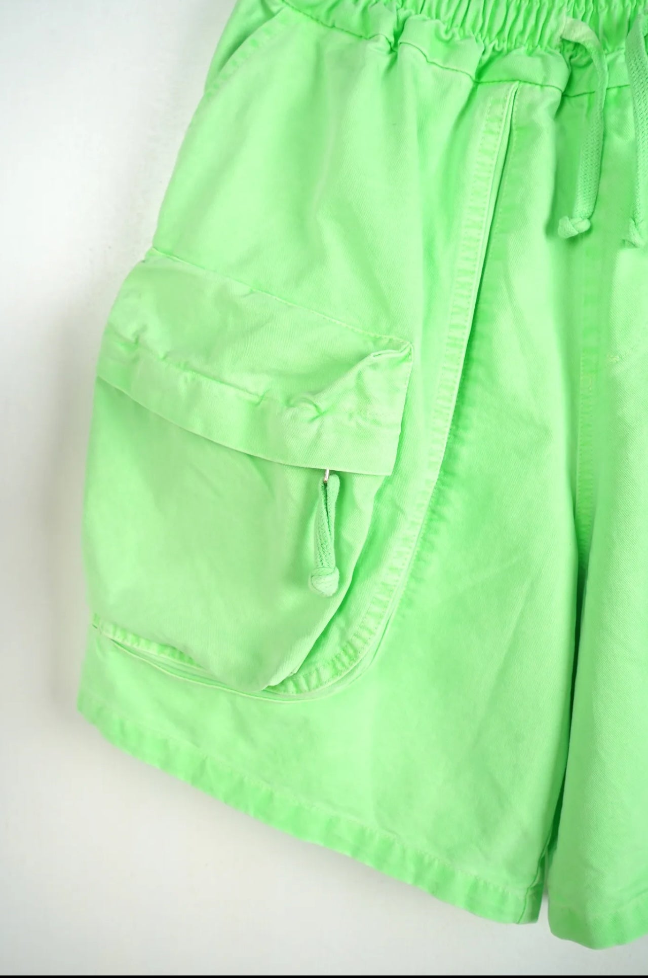 Pantaloncino cargo verde fluo con tasche frontali - OVERSIZE 10-16 anni