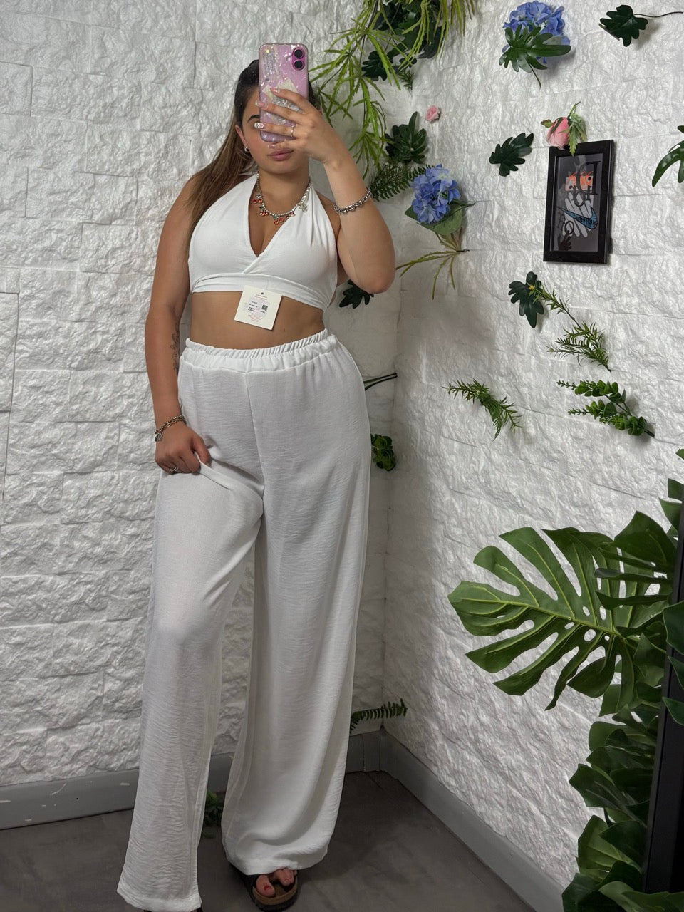 Completo in simil lino con top a triangolo e pantalone a palazzo