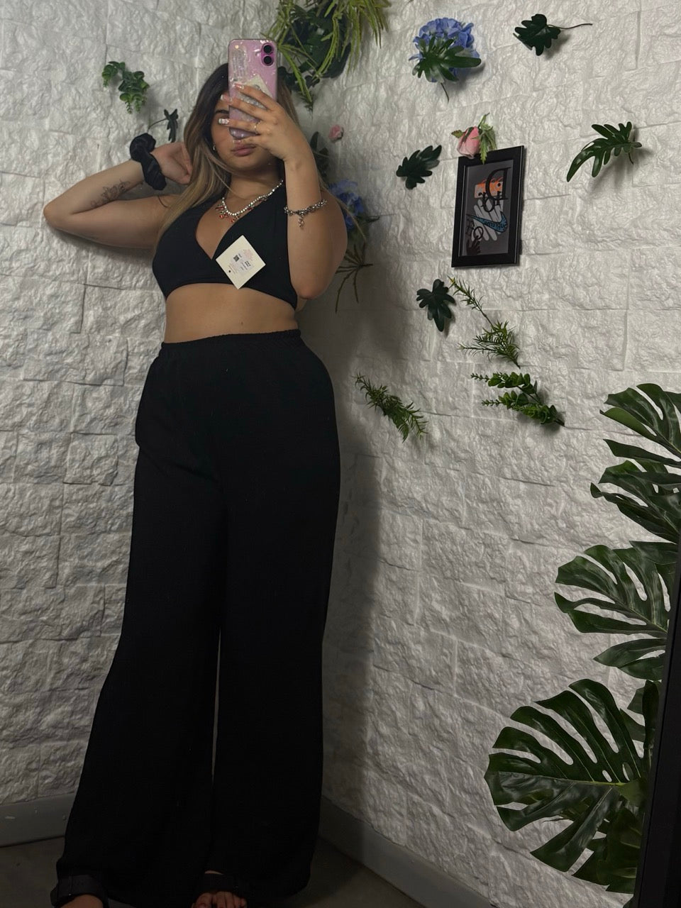 Completo in simil lino con top a triangolo e pantalone a palazzo