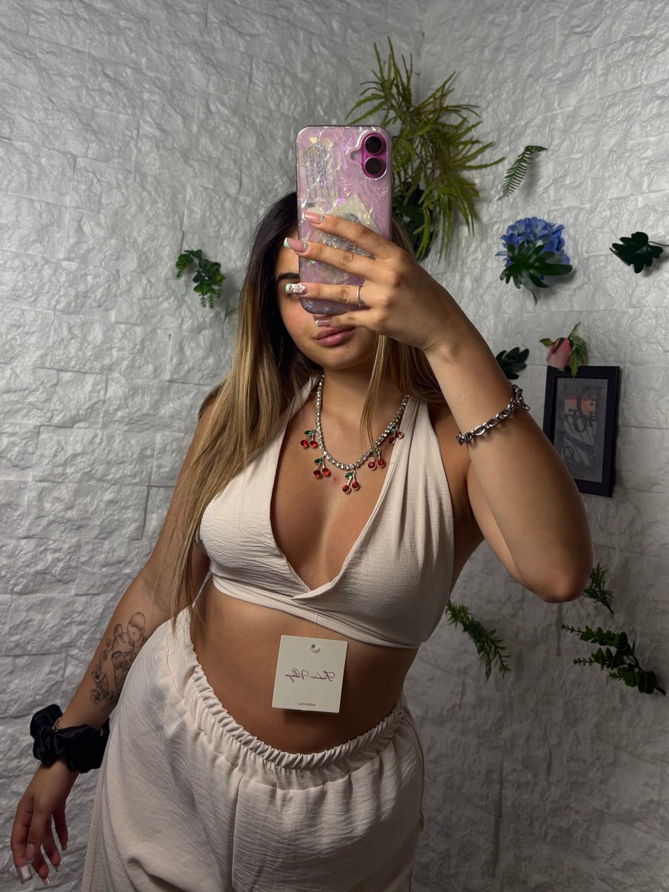 Completo in simil lino con top a triangolo e pantalone a palazzo