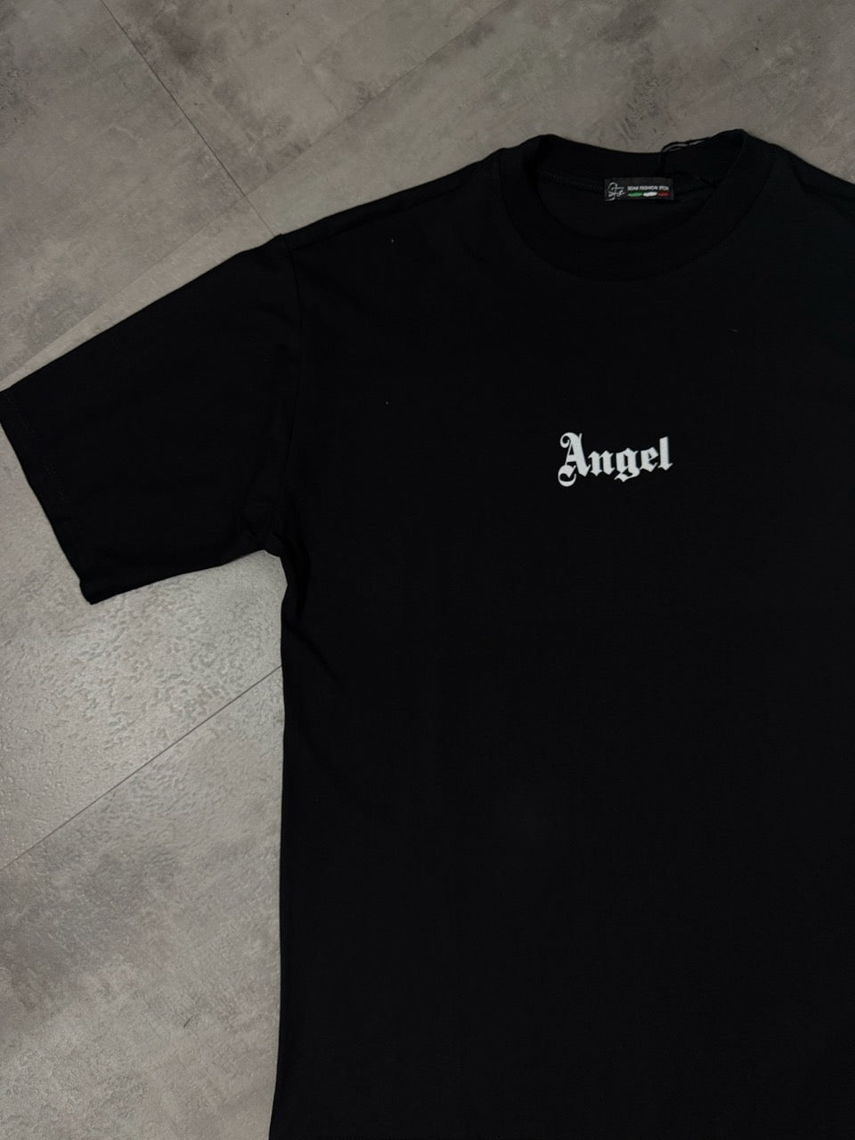 T-shirt nera con stampa di ali e scritta "ANGEL" OVERSIZE