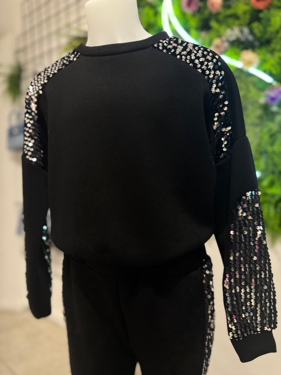 Completo nero con felpa e pantalone dettagli in paillettes - GARZATO 4-14 anni